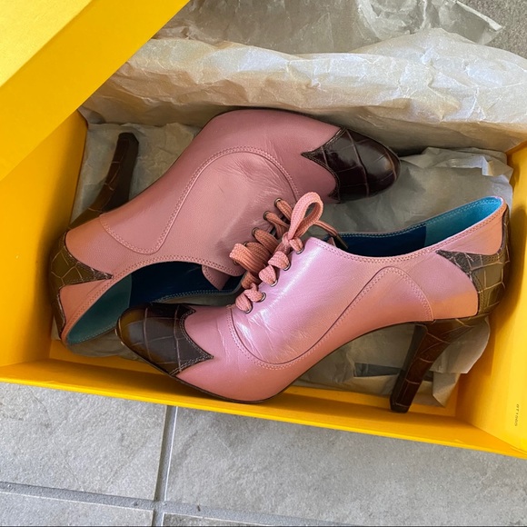 Women's Fendi Lace-Up Oxford Ankle Booties - Picture 10 of 11